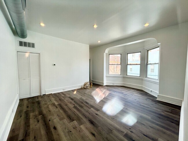 Building Photo - 1801 W Erie Ave
