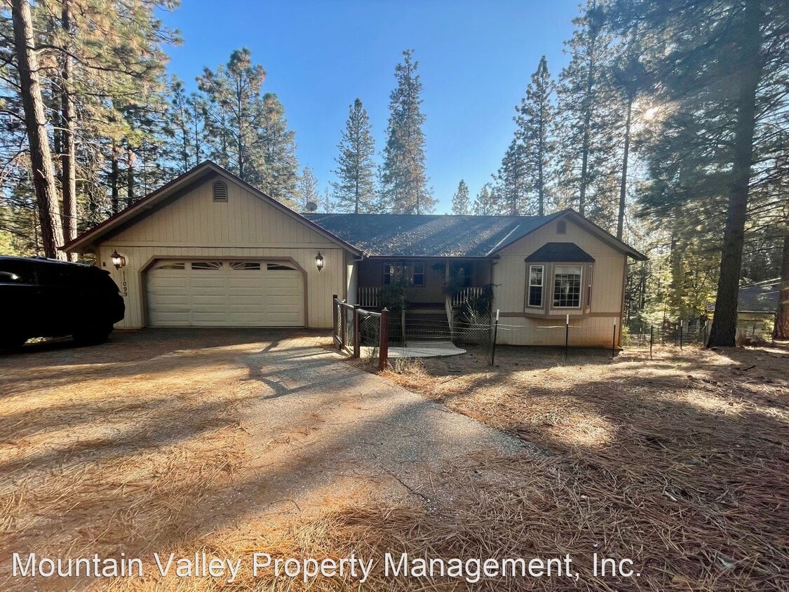 3 br, 2.5 bath House 11099 Norager Way House Rental in Grass Valley
