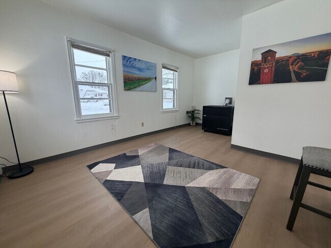 Foto del edificio - 1 bed, 1 bath for rent in quiet Waterloo neighborhood