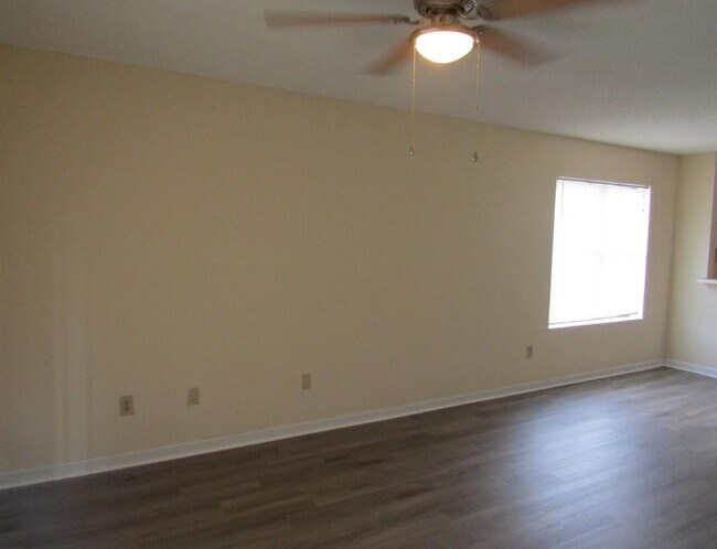 Building Photo - 1095 Plantation Dr
