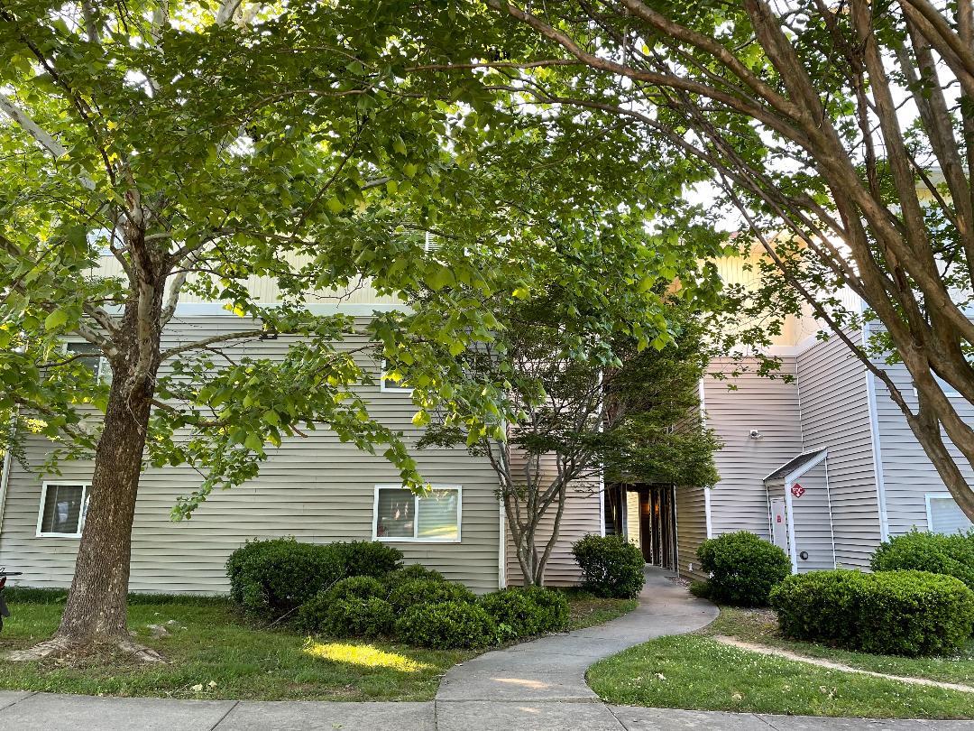 303 Smith Level Rd Unit E23, Chapel Hill, NC 27516 Condo for Rent in