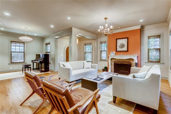 Building Photo - 108 W 41st St