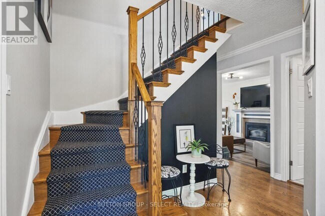 Building Photo - Oakridge Beauty!    3 Bdrm WHOLE Home Rent...