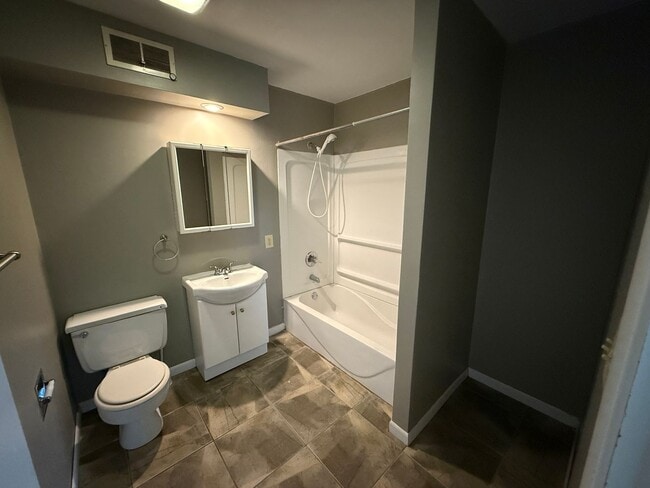 Foto del edificio - Spacious 5-Bedroom Home for Rent in Sioux ...