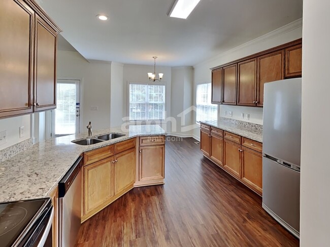 Building Photo - 3043 Holderwood Dr