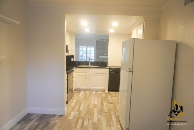 Photo - 3605 Larchmont Square Ln House