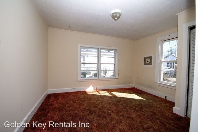 Building Photo - 3 br, 1.5 bath House - 603 S. Chestnut St.