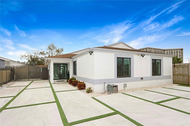 Building Photo - 21049 SW 118th Ave