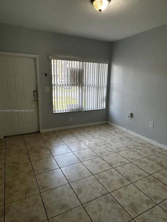 Foto del edificio - 865 SW 6th Ct