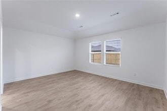 Building Photo - 138 S Maroon Ave