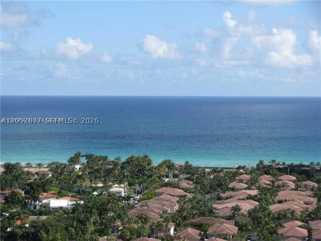 Foto del edificio - 19355 Turnberry Way