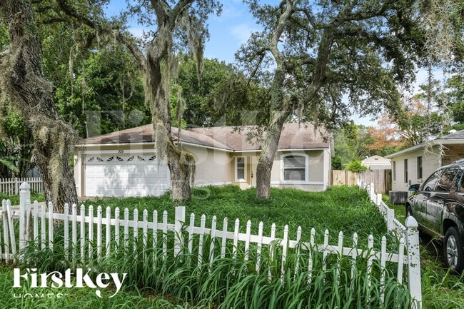 Building Photo - 325 Crabtree Ave