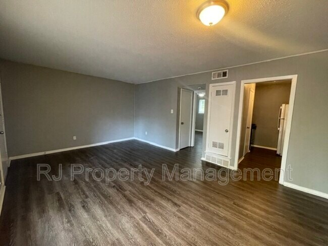 Building Photo - 605 Patterson St