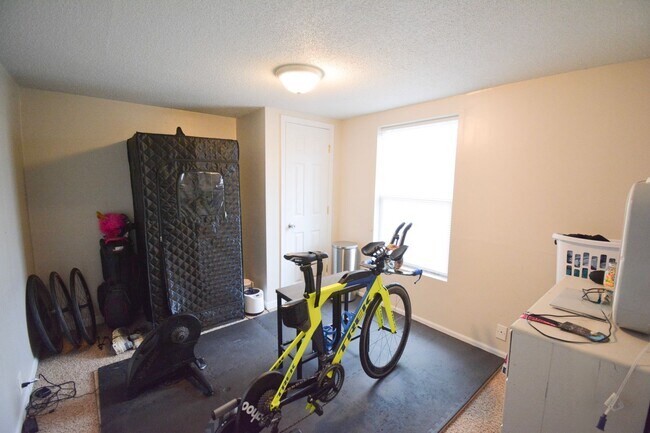 Foto del edificio - Adorable 2 bedroom home with garage just b...