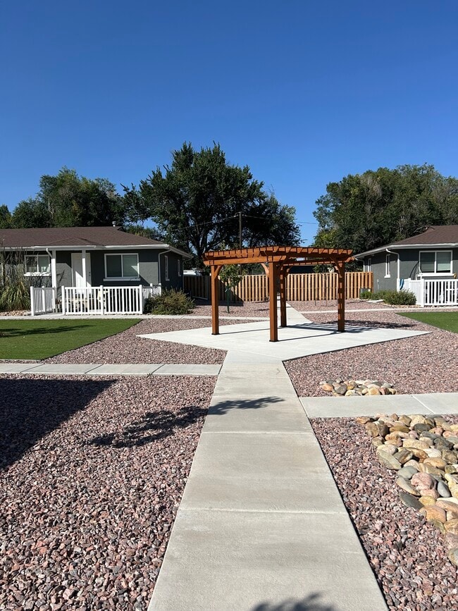 Mirador - 3438 N Cascade Ave