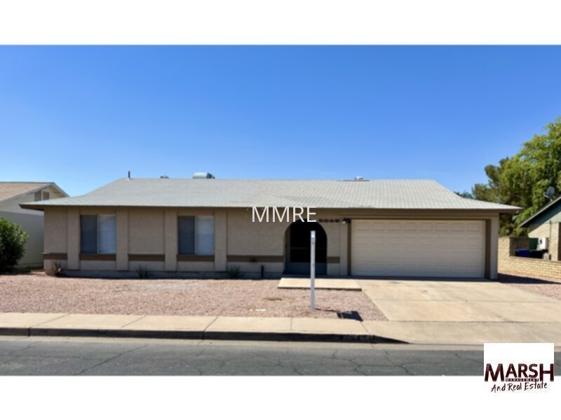 Foto principal - Great 3 bedroom home with lots of living s...