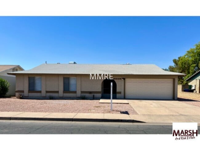 Great 3 bedroom home with lots of living s... - Great 3 bedroom home with lots of living s...