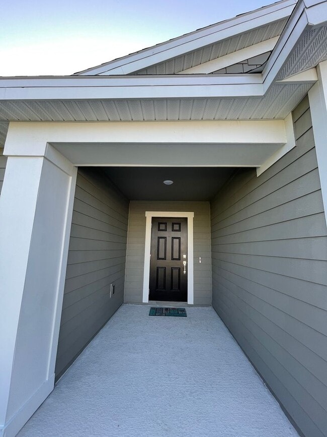 Building Photo - BEAUTIFUL BRAND NEW 2022 Home in the new S...