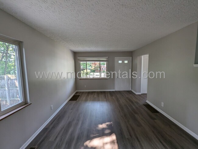 Foto del edificio - Remodeled house in Upper Arlington Schools