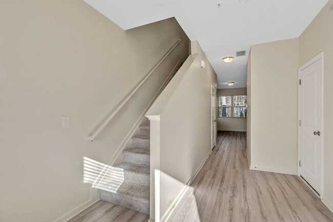 Building Photo - 1938 Millstream Hollow