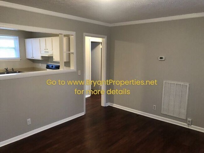 Foto del edificio - Hendersonville - 2 Bedroom Duplex Basement/Garage