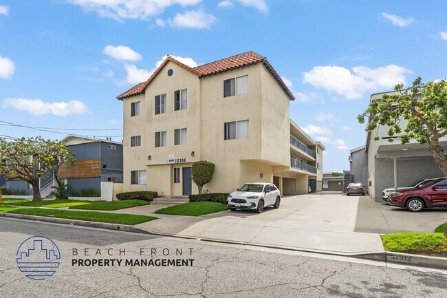 Foto del edificio - 12304 Grevillea Ave.