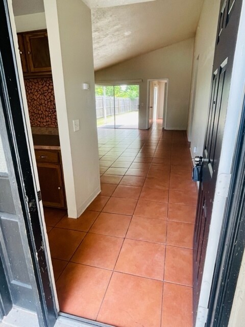 Building Photo - *** MOVE IN SPECIAL***DEVONWOOD in East Or...