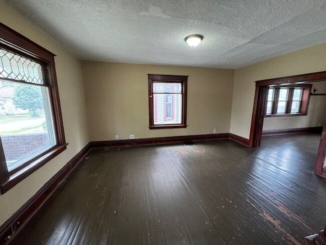 Building Photo - 435 W Wildwood Ave