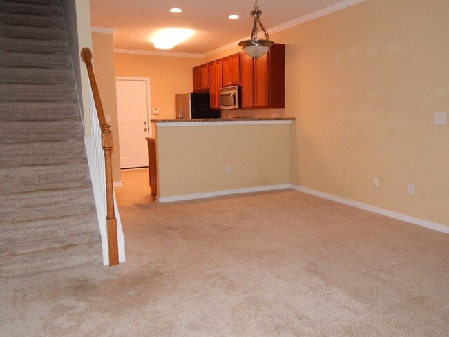 Building Photo - 680 Claire Ln