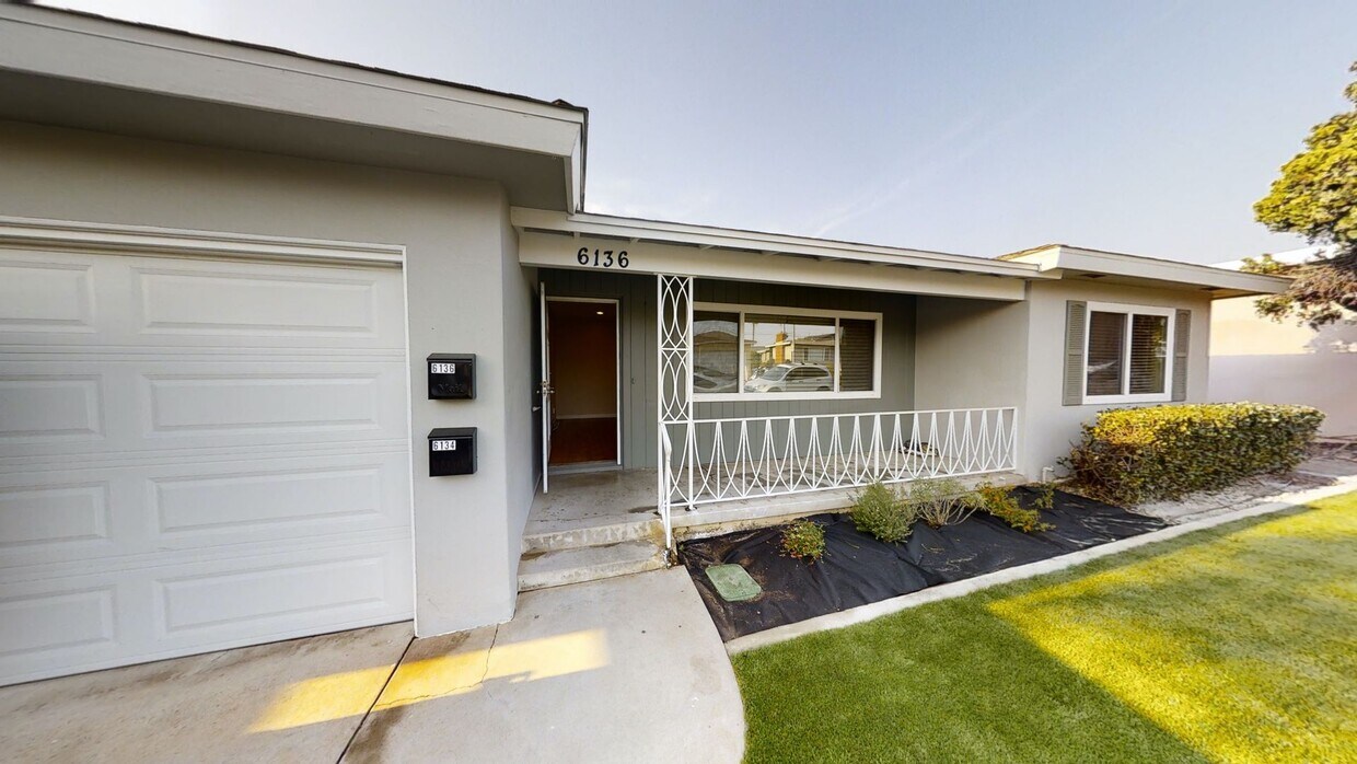 Primary Photo - Spacious 8-Bedroom / 4-Bathroom Home Near ...