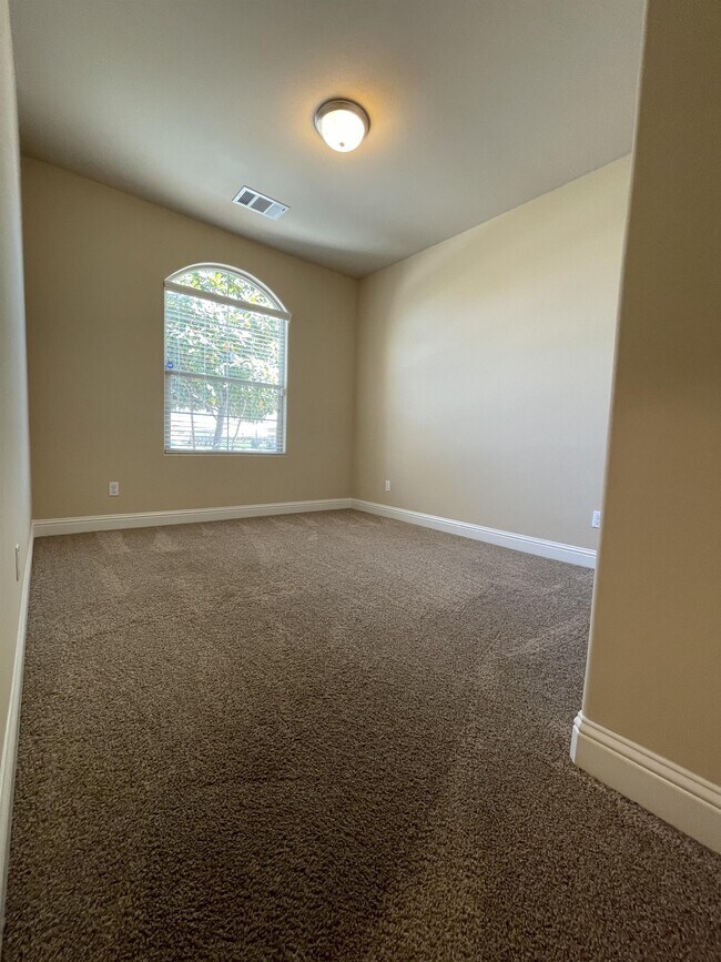 Foto del edificio - 9423 Laurelwood Ct