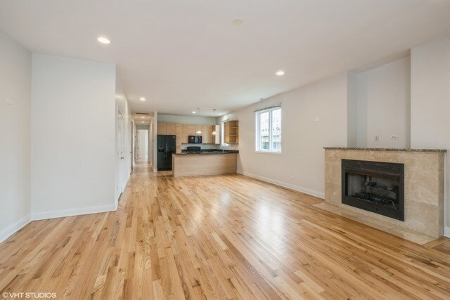 Foto del edificio - 4012 S Indiana Ave