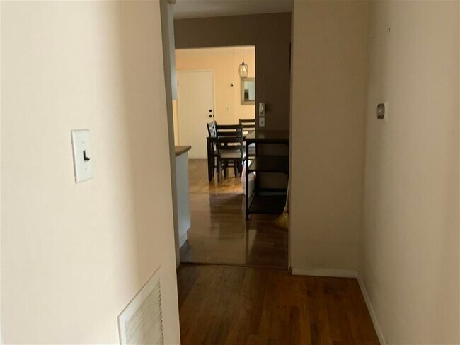 Foto del edificio - 61 Riverview Rd