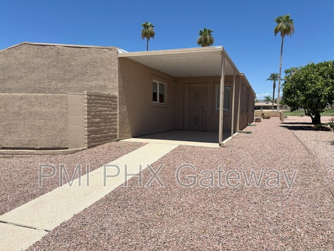 Foto del edificio - 2129 N Rosburg Dr