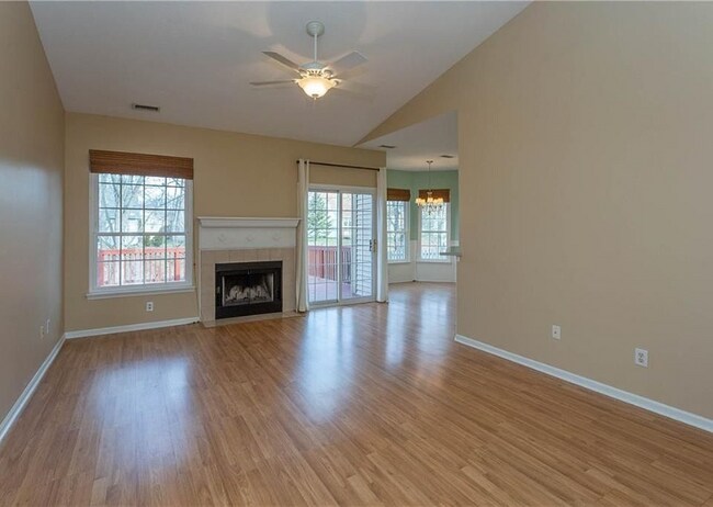 Foto del edificio - 608 Burr Oak Dr