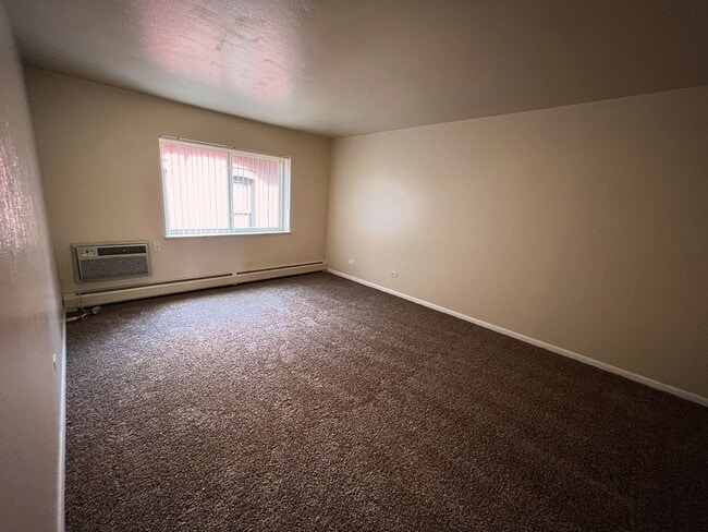 Interior Photo - 25 Grant St