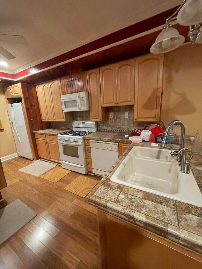 Foto del edificio - 7133 Cottage St