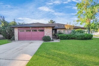 Building Photo - 403 Westwood Dr