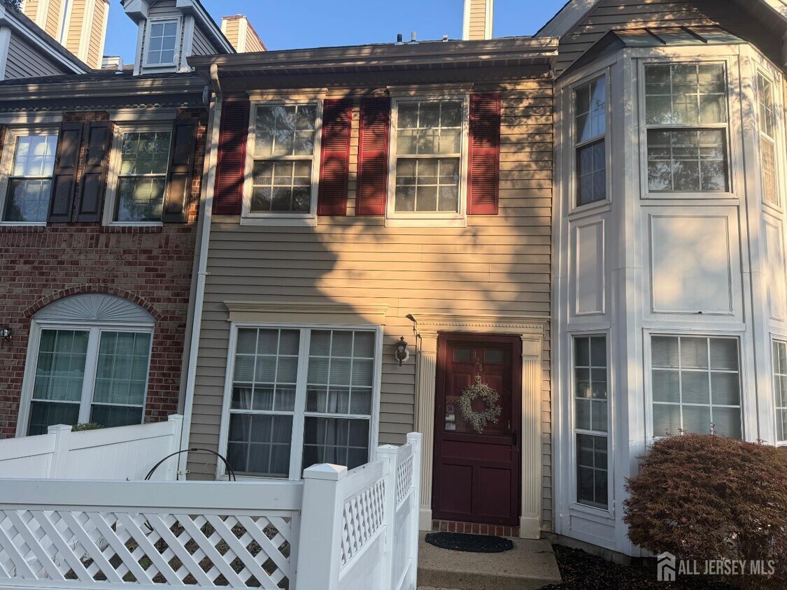 Primary Photo - 125 Albury Way