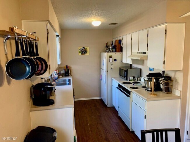 Building Photo - 8104 Sonnet Ave