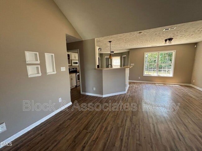 Building Photo - 337 Americana Dr