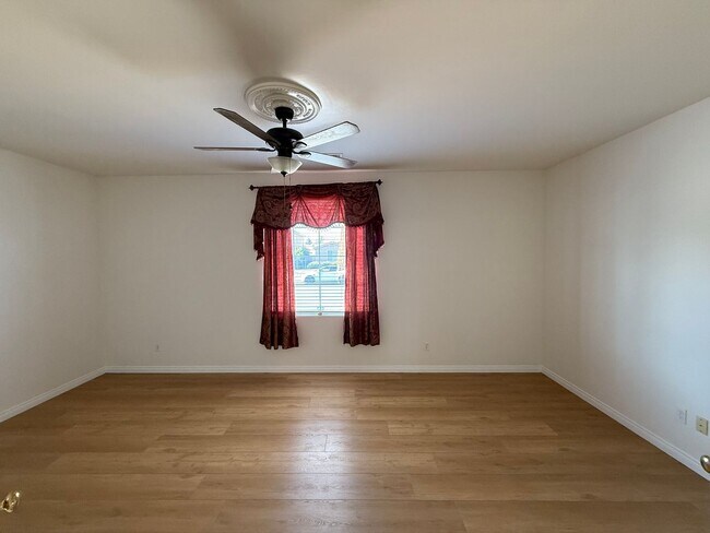 Foto del edificio - Spacious Single Family Home in Bakersfield...