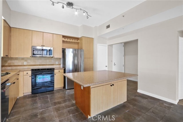 Building Photo - 488 E Ocean Blvd