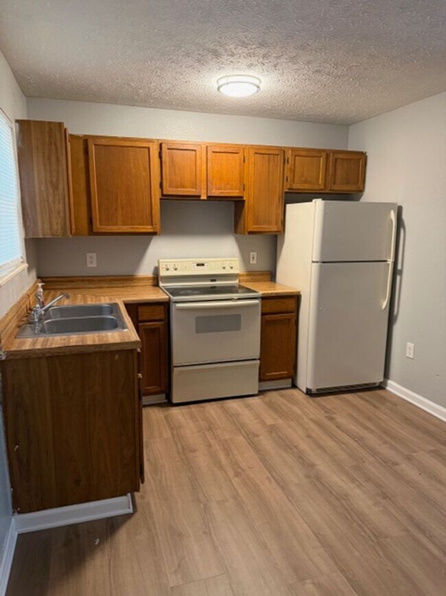 Foto del edificio - Sevierville 37862 - 2 bedroom, 1 bath apartment - Call Linda Meese (865) 591-6004