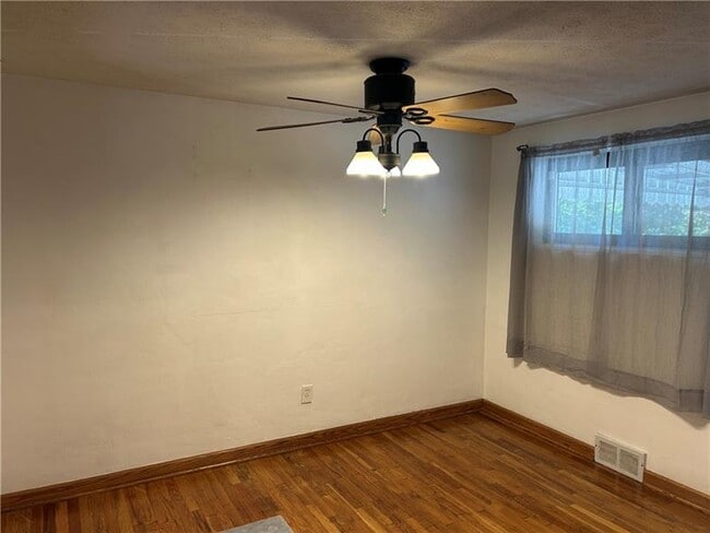 Building Photo - 316 Elias Dr