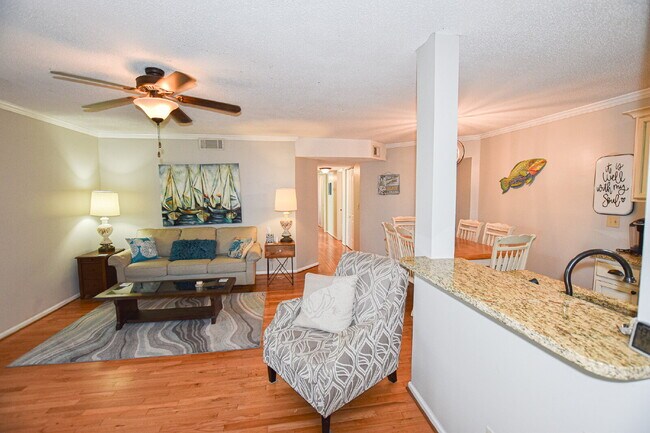 Building Photo - Spacious Condo Beautifully Furnished