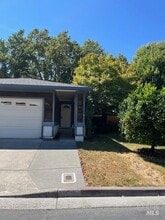 Building Photo - 251 Hummingbird Ct