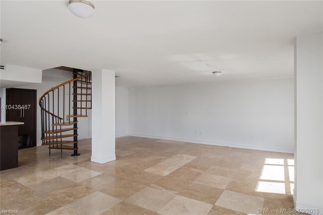 Foto del edificio - 600 NE 36th St