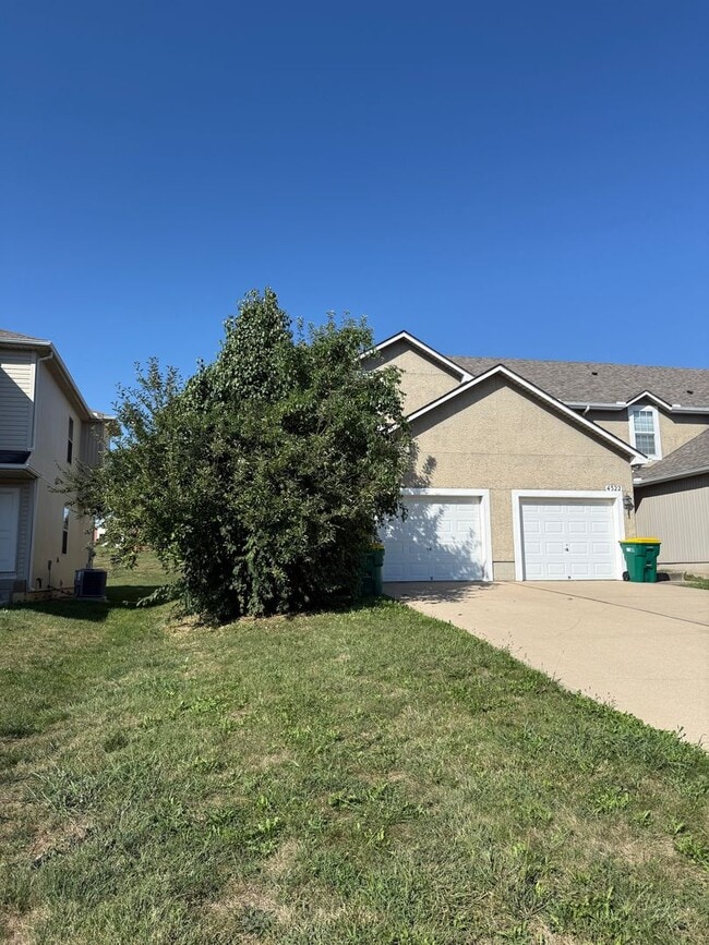 Building Photo - 4320 N 106th Terrace
