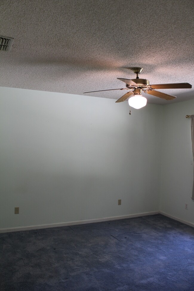 Building Photo - 546 Oak Creek Rd